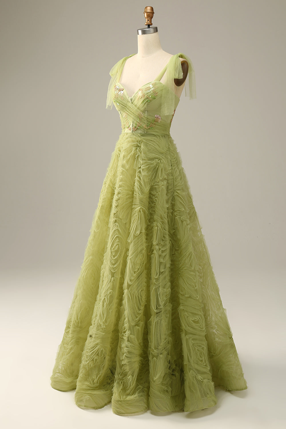 Robe longue de bal vert clair avec broderie