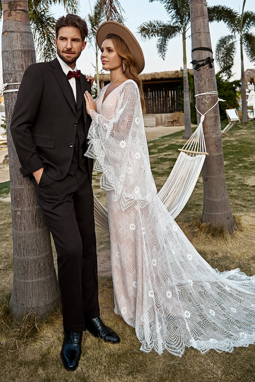 Robe de mariée Boho en dentelle ivoire et champagne avec cape