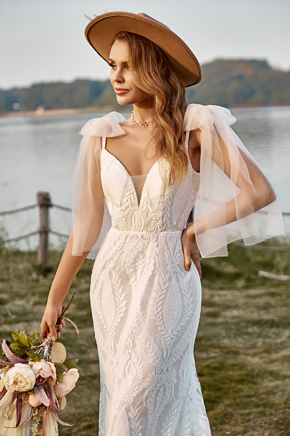 Ivory Mermaid Dentelle Sweep Train Boho Robe de mariée avec nœuds papillon