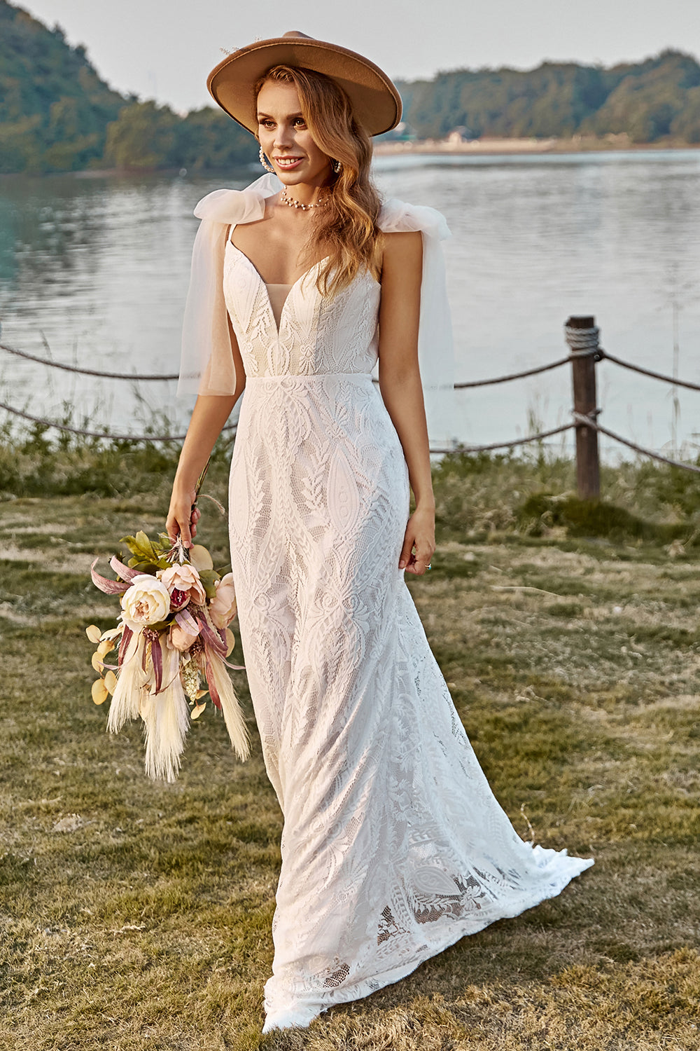 Ivory Mermaid Dentelle Sweep Train Boho Robe de mariée avec nœuds papillon