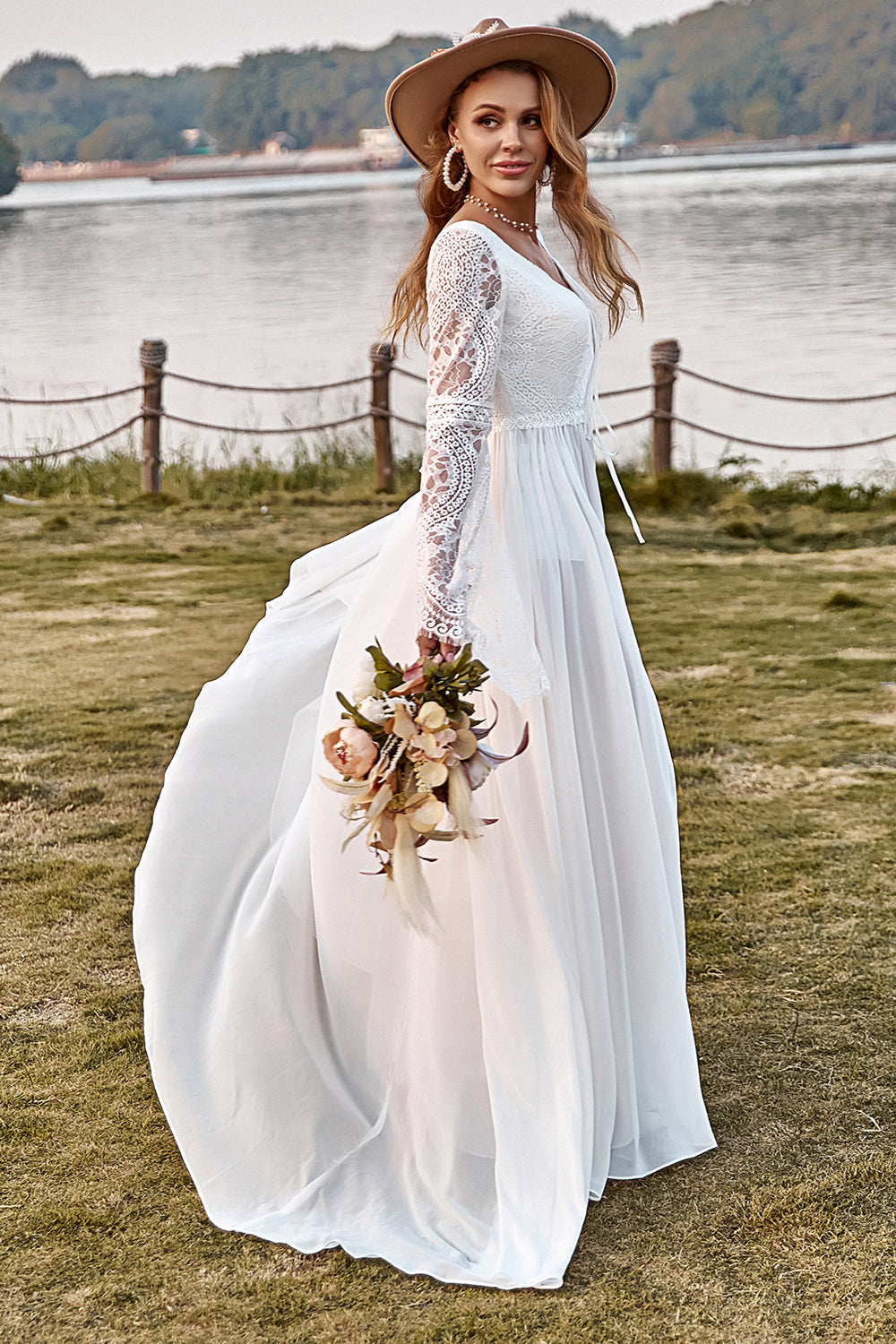Dentelle Ivoire Mousseline de Soie Trompette Manche Boho Robe de mariée