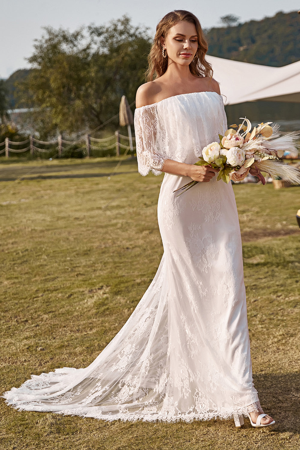 Robe de mariée Boho en dentelle ivoire avec Sweep Train