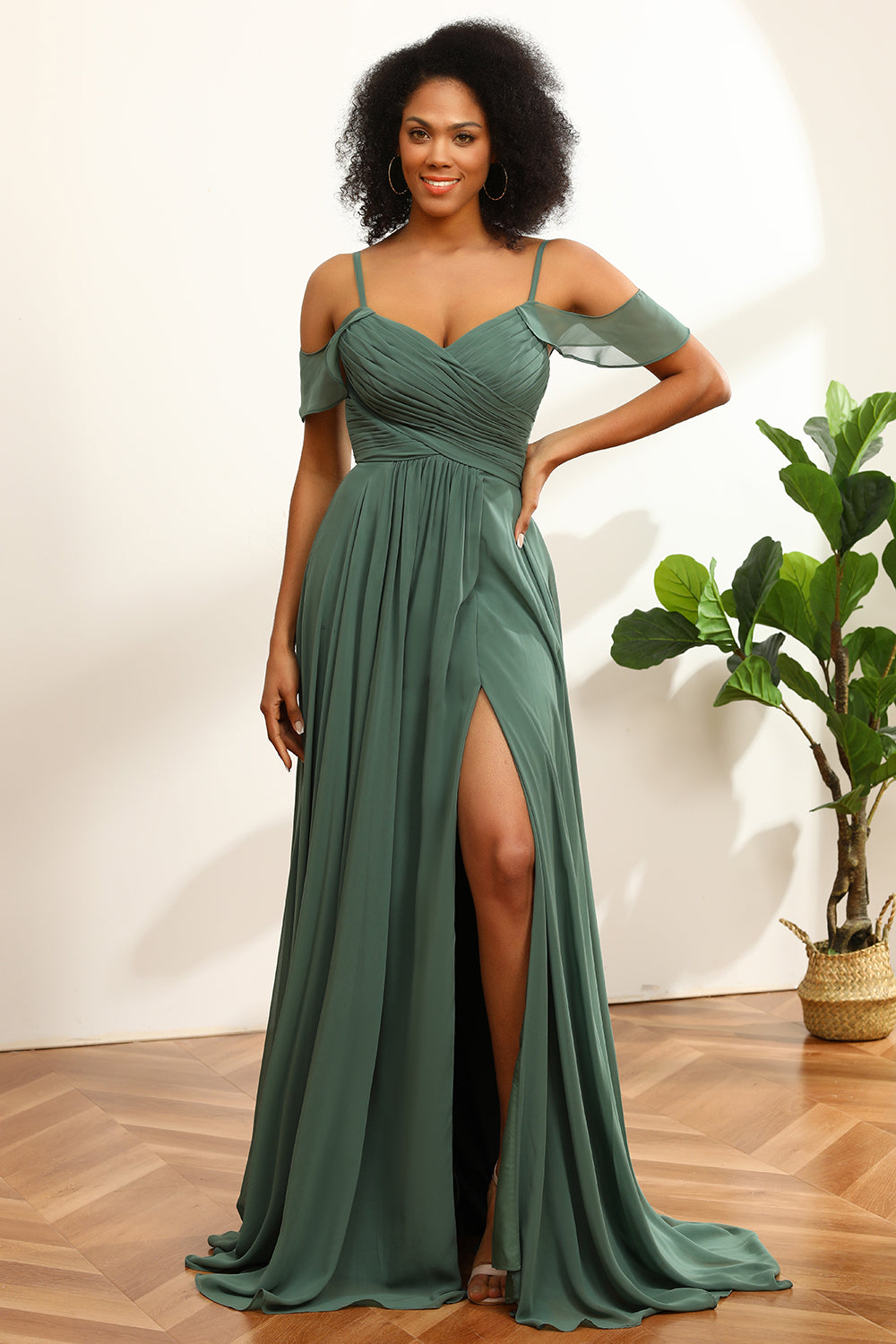 Robe de demoiselle d'honneur longue en mousseline de soie eucalyptus froncée à lacets dans le dos