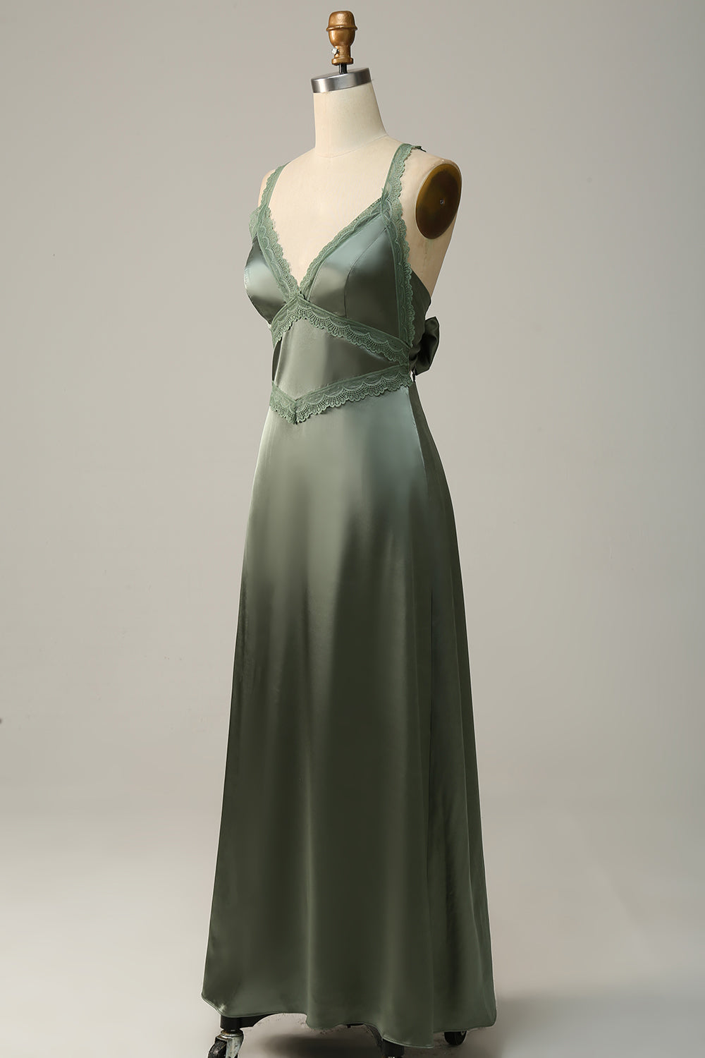 V-Neck Open Back Robe de demoiselle d’honneur verte poussiéreuse avec dentelle