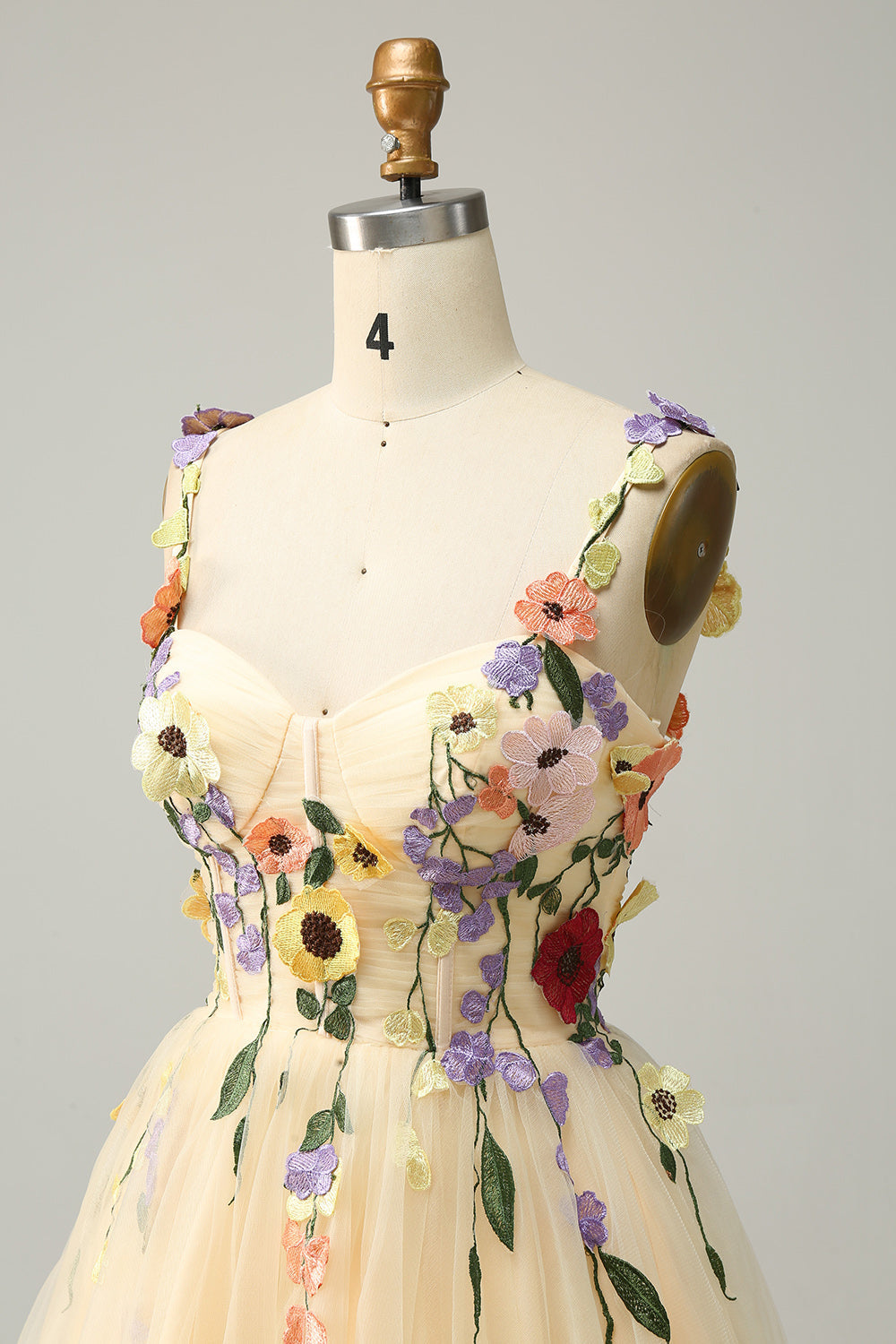 Une ligne Spaghetti Straps Champagne Robe courte Cocktail avec appliques