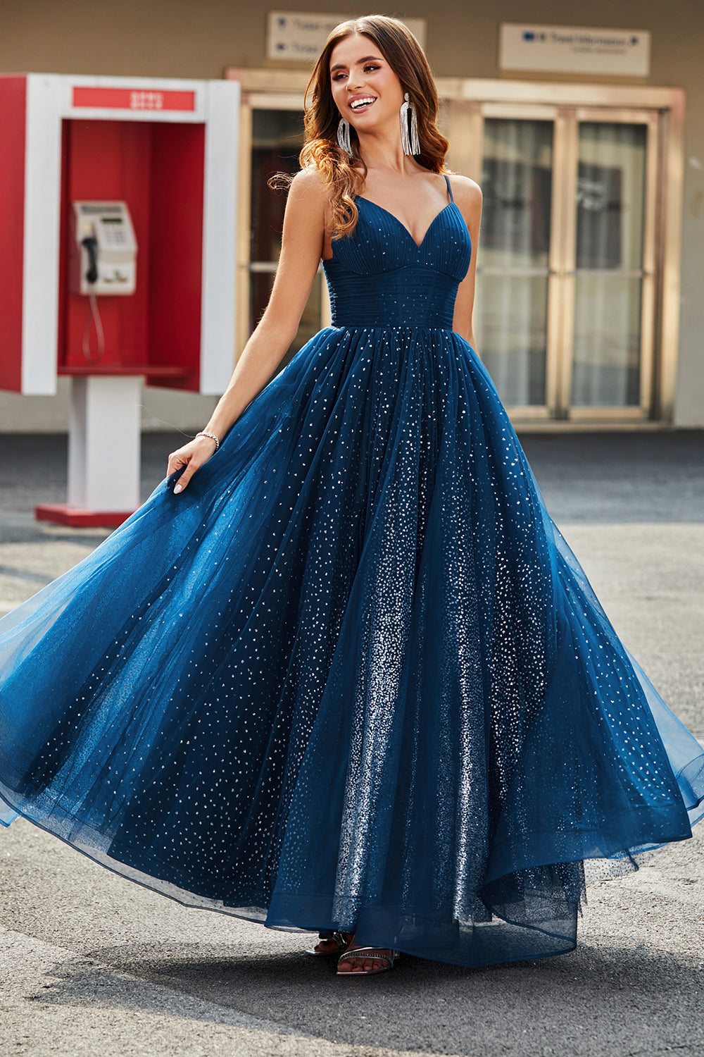Robes de soirée en tulle perlé longues à col en V bleu marine avec plissée