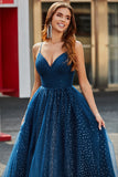 Robes de soirée en tulle perlé longues à col en V bleu marine avec plissée