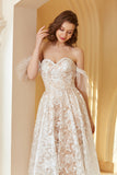 Magnifique une ligne sur l’épaule Robe de mariée en dentelle blanche