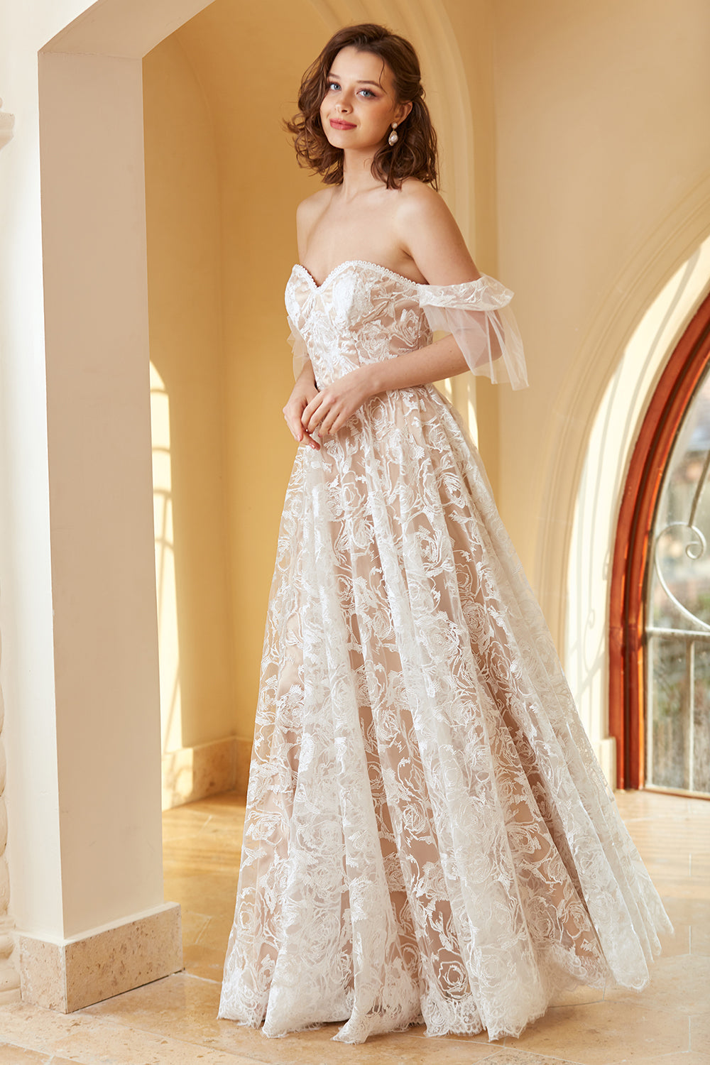 Magnifique une ligne sur l’épaule Robe de mariée en dentelle blanche