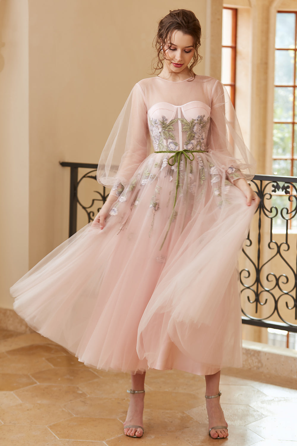 Une ligne Jewel Light Nude Tea Length Prom Robe de bal à manches longues