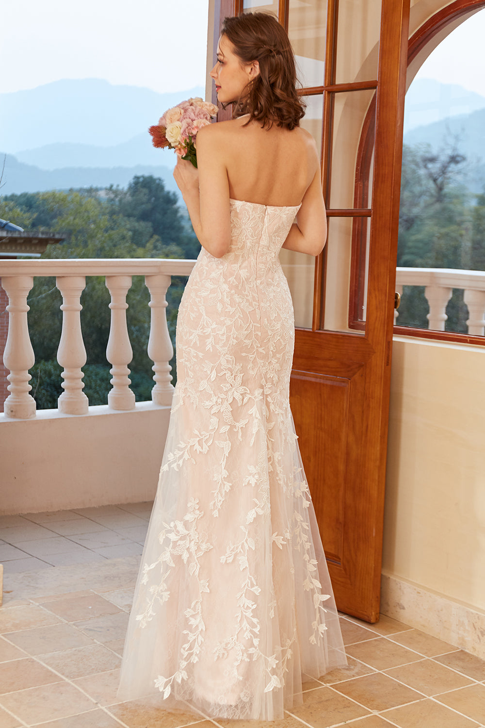 Mermaid Deep V Neck Robe de mariée en dentelle blanche avec appliques