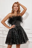 Robe de cocktail bustier noire avec plumes