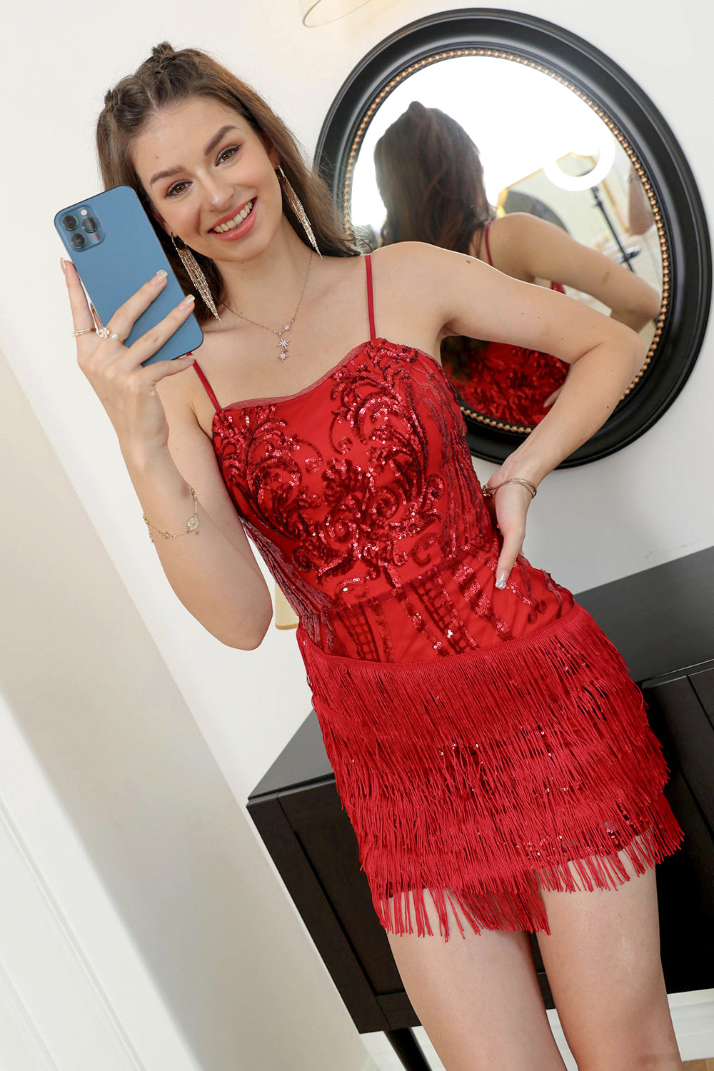 Robe de retour ajustée à paillettes rouges avec franges