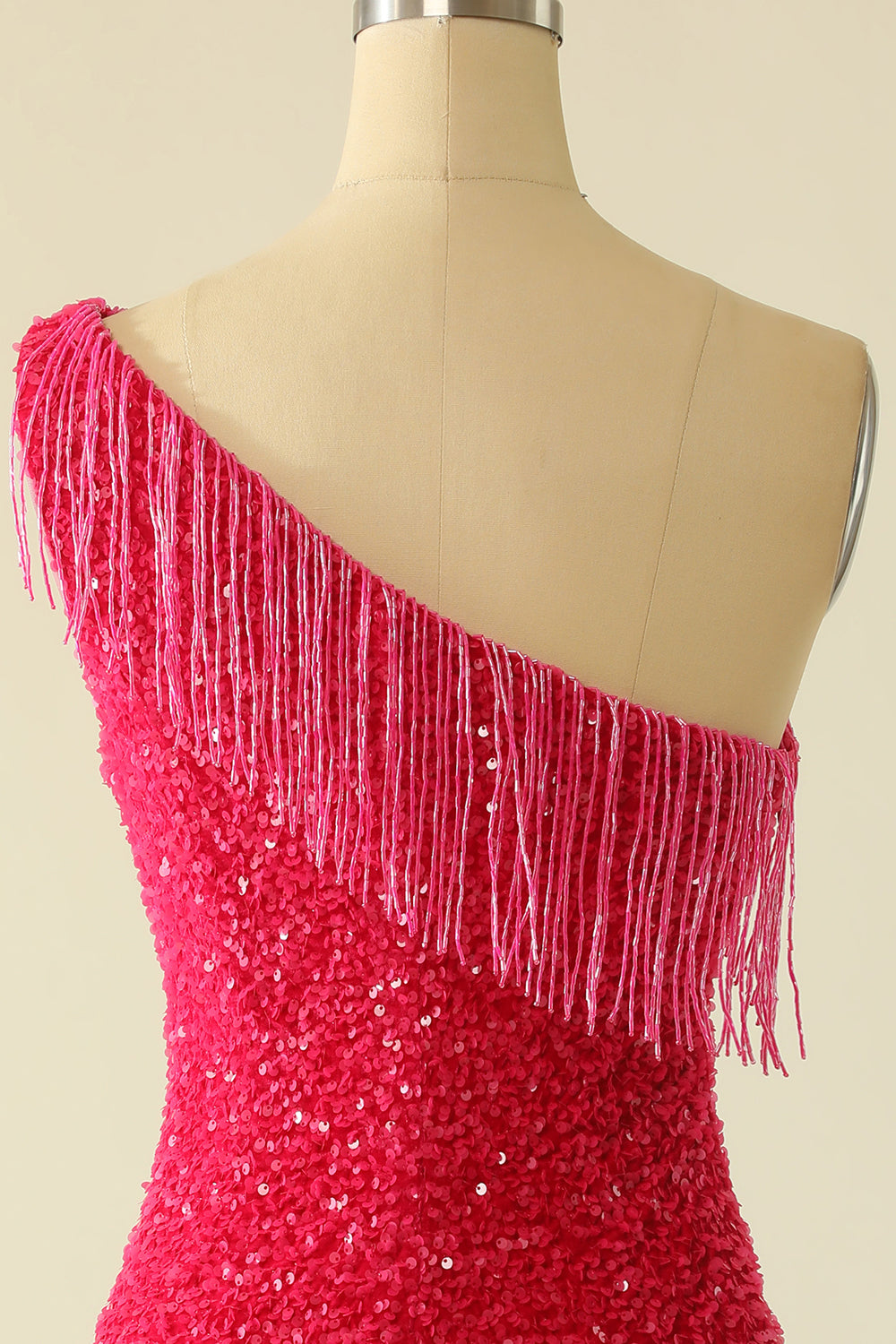 Robe de retour à paillettes rose vif à une épaule
