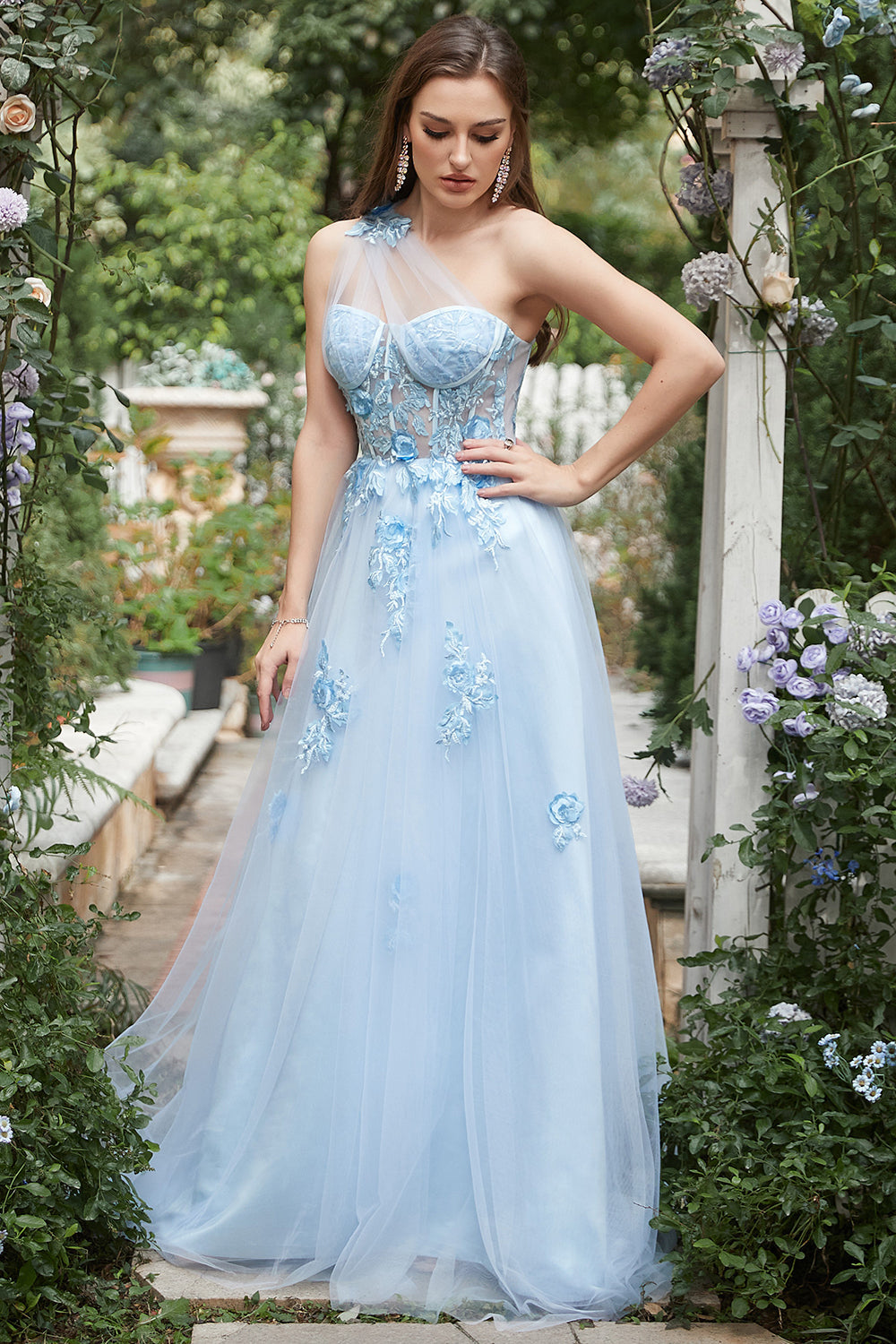 Robe de bal longue à une épaule bleu ciel avec appliques