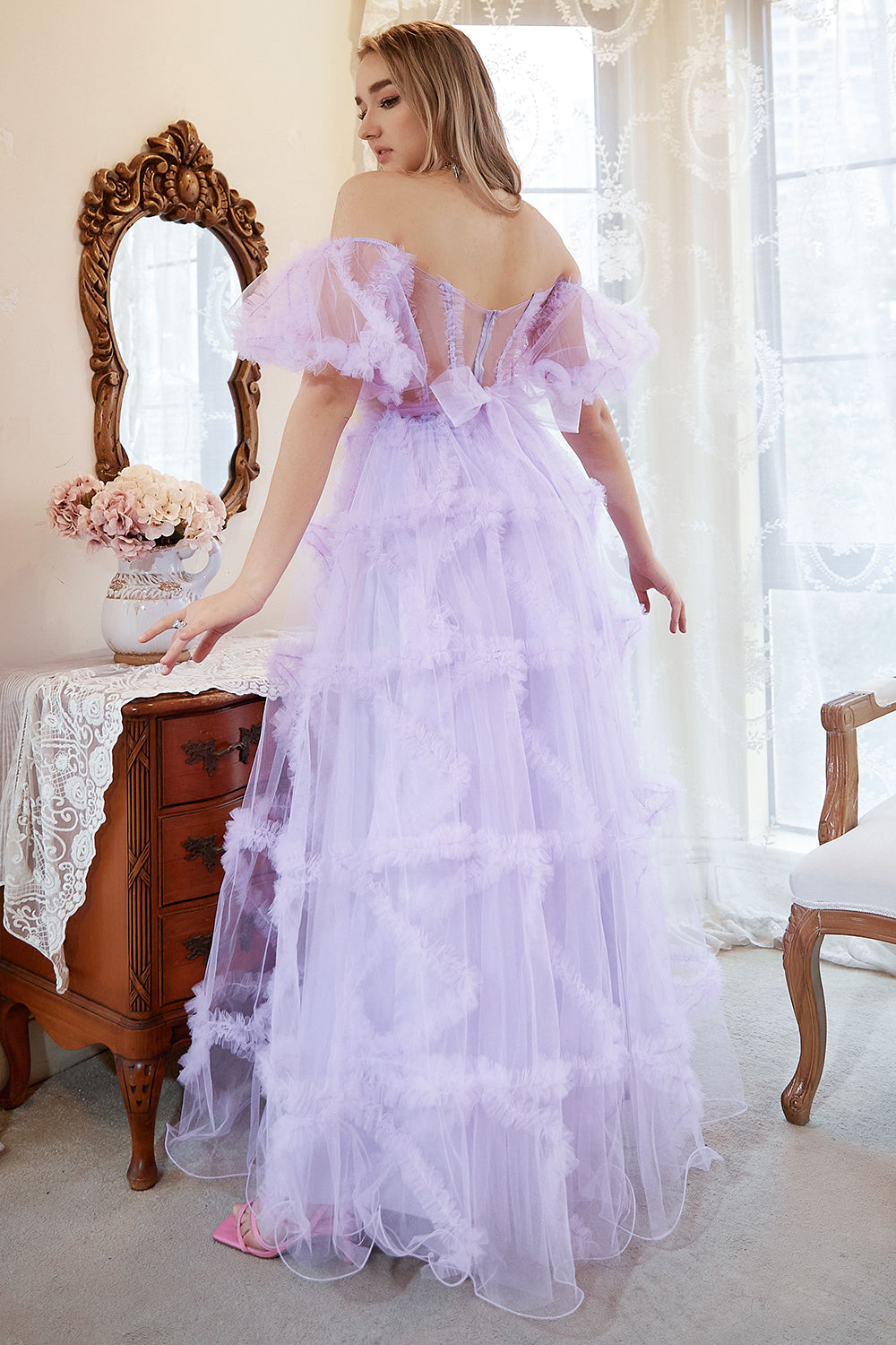 Une ligne de l’épaule Corset violet Plus Robe de bal avec nœud papillon