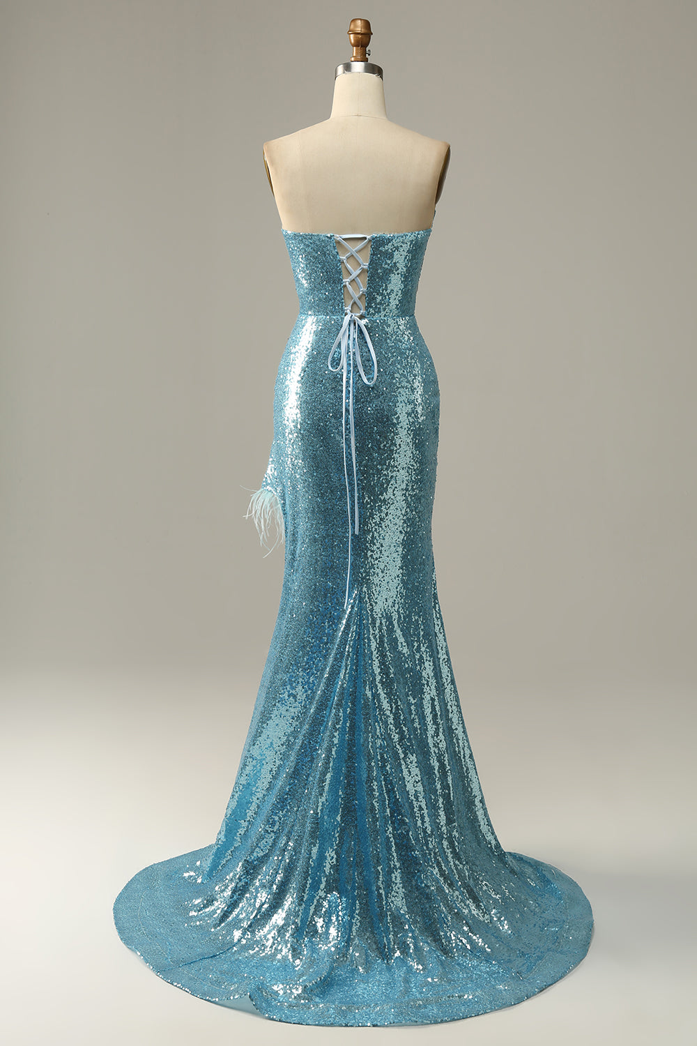 Robe de bal de sirène à paillettes bleu ciel avec plumes