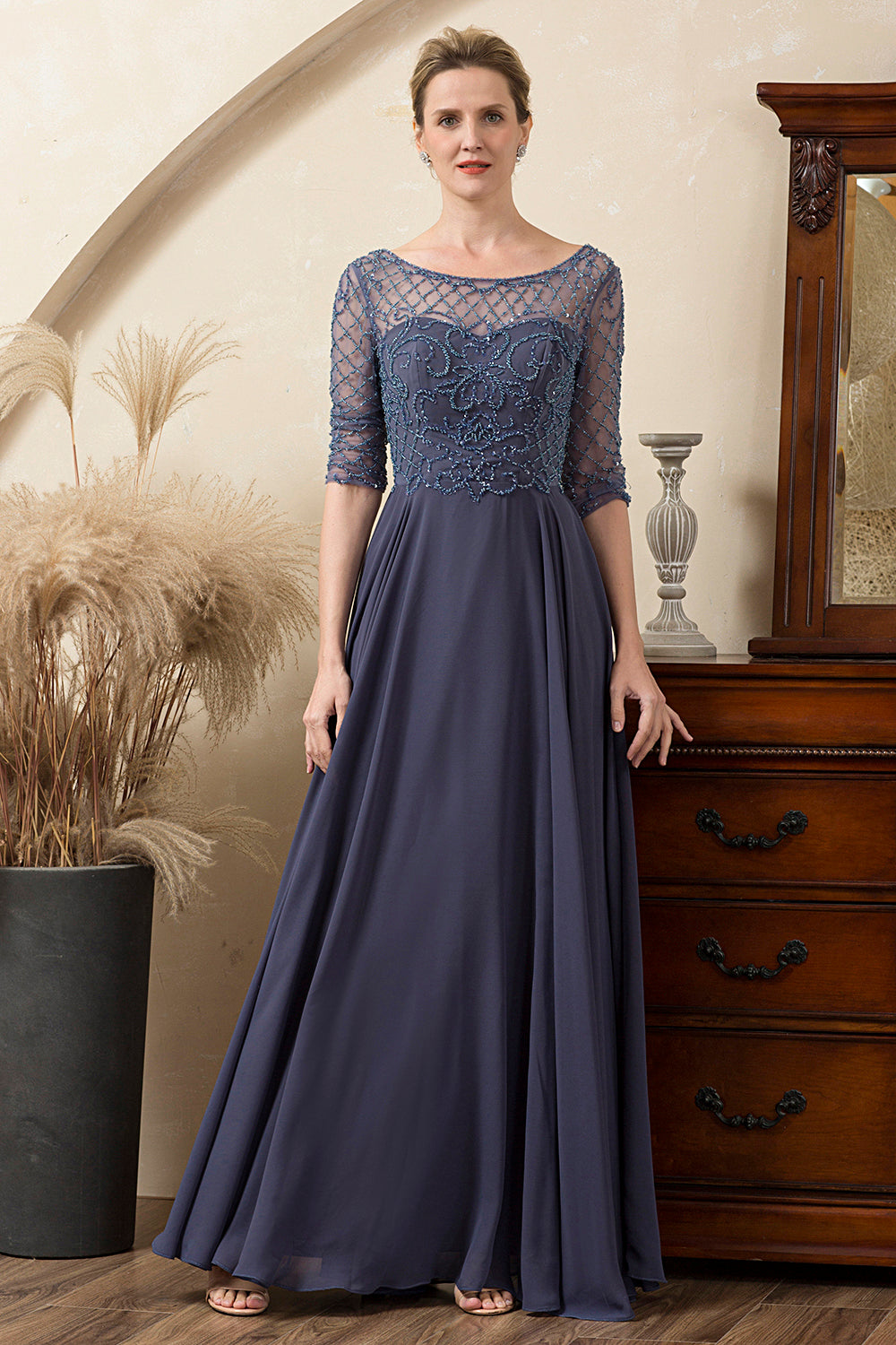 Robe de mère de mariée perlée gris bleu scintillant