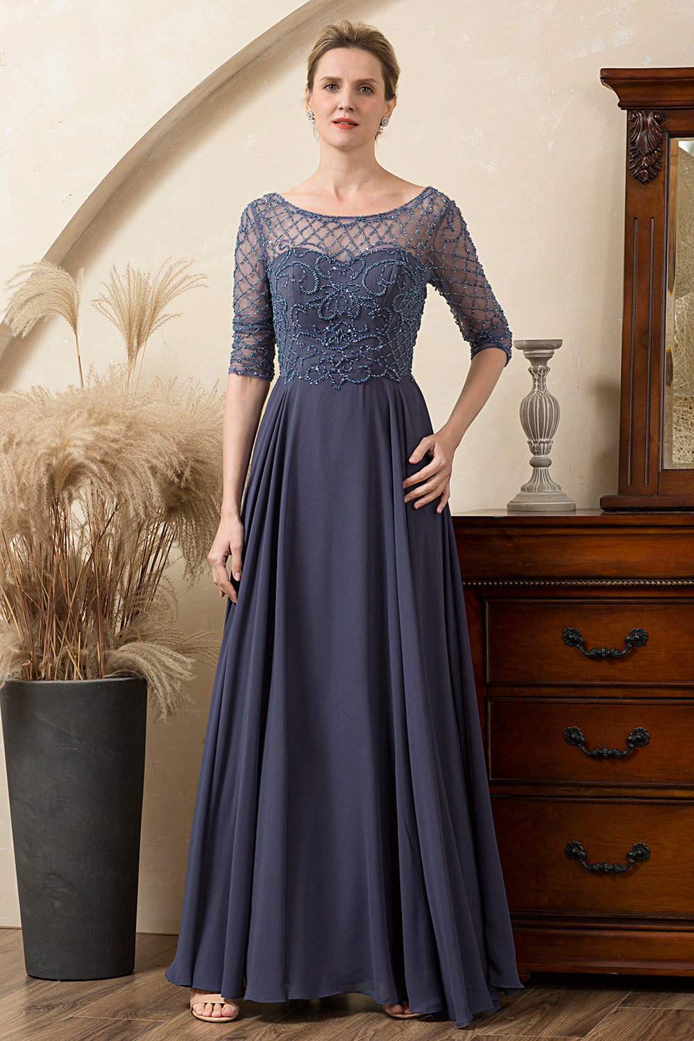 Robe de mère de mariée perlée gris bleu scintillant