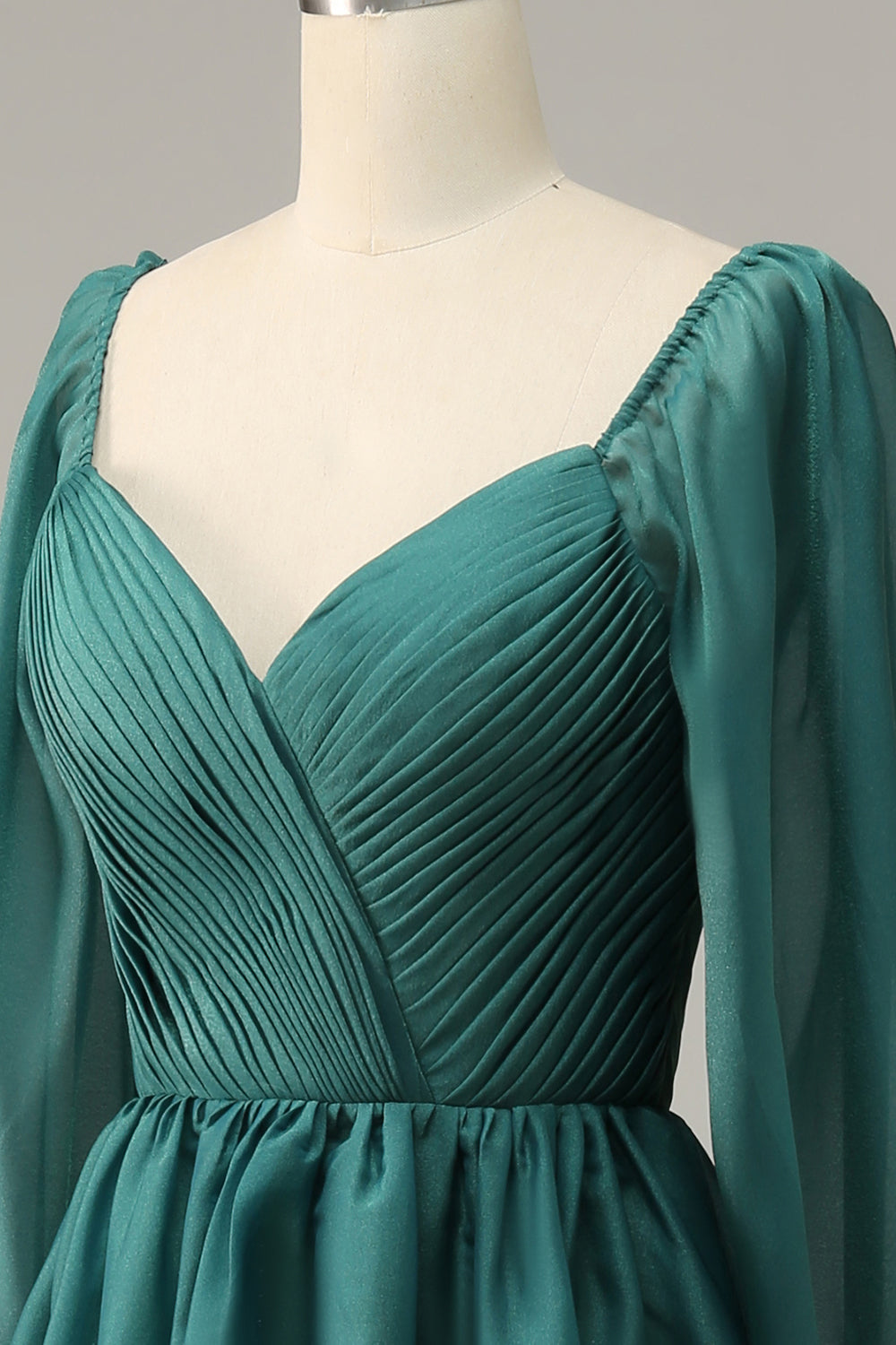 Robe de bal à manches longues à manches longues avec volants