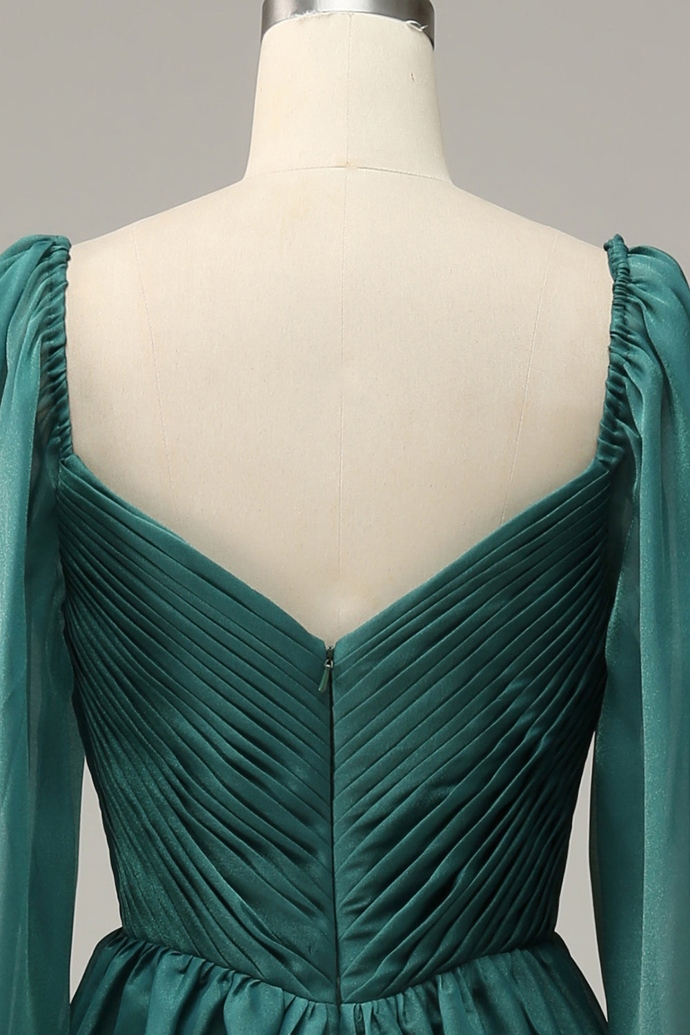 Robe de bal à manches longues à manches longues avec volants