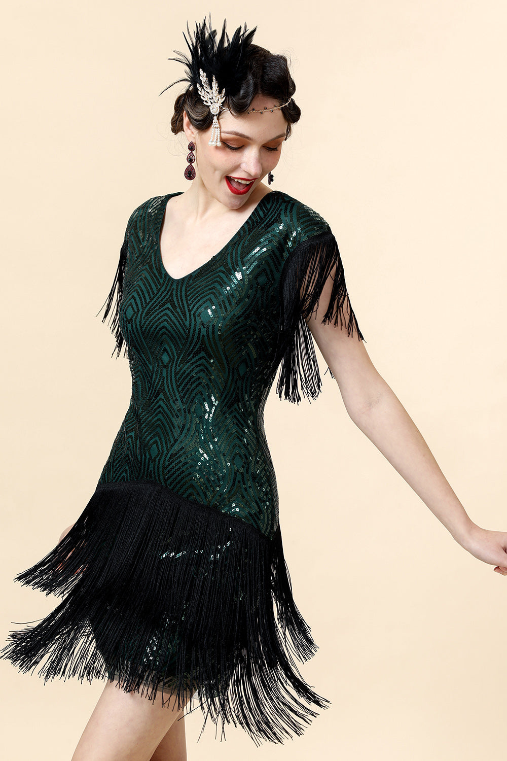 Robe Flapper à paillettes vertes à franges avec ensemble d’accessoires des années 20