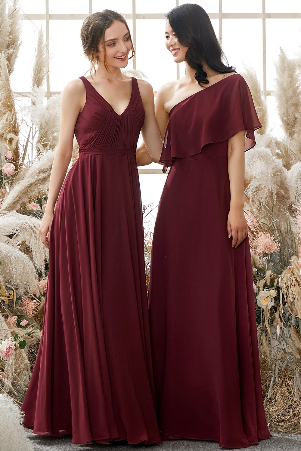 Robe de demoiselle d'honneur en mousseline bordeaux