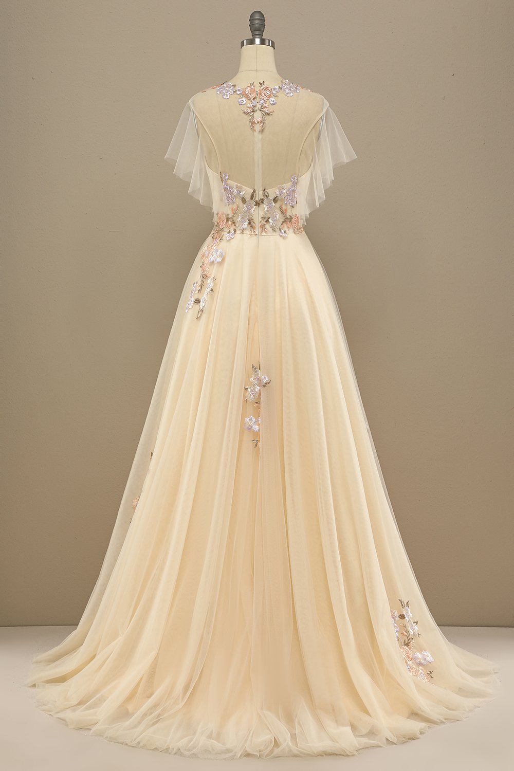 Jaune longue robe de bal avec appliques