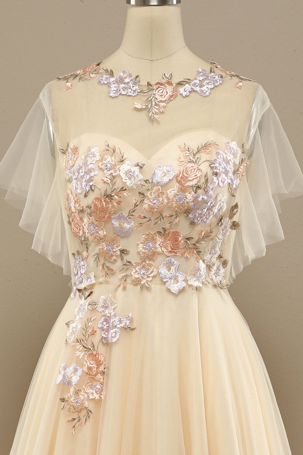 Jaune longue robe de bal avec appliques