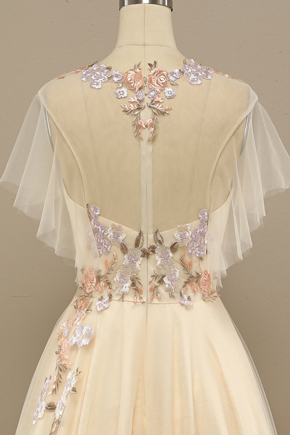 Jaune longue robe de bal avec appliques