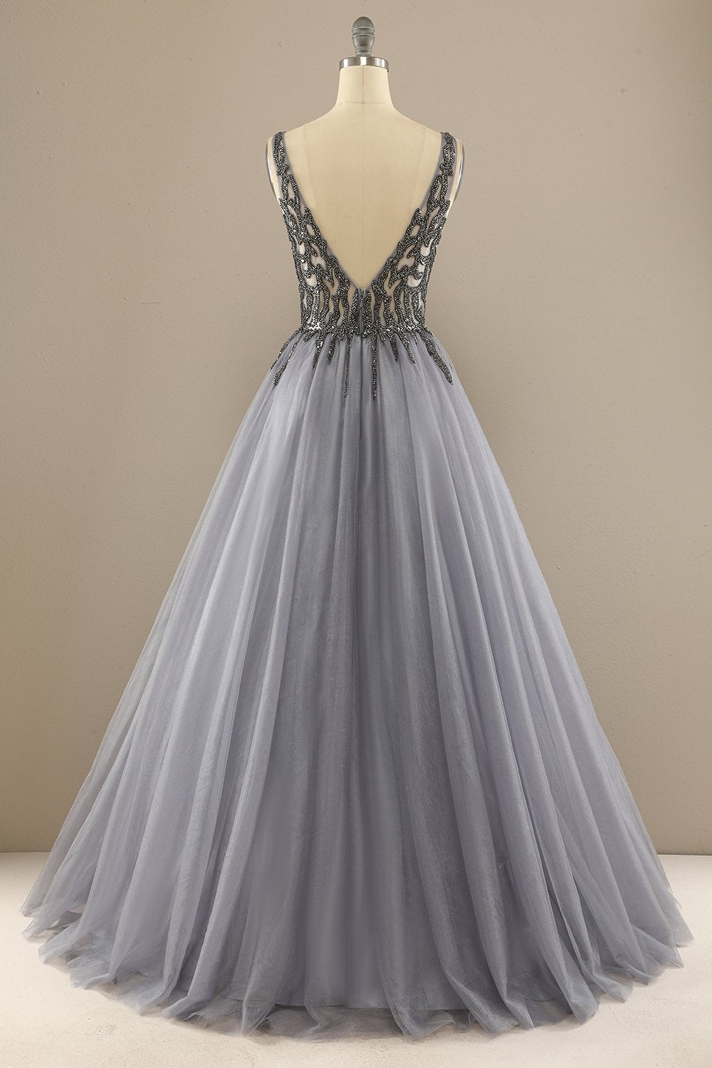 Gris V manches longues col perlé robe de bal