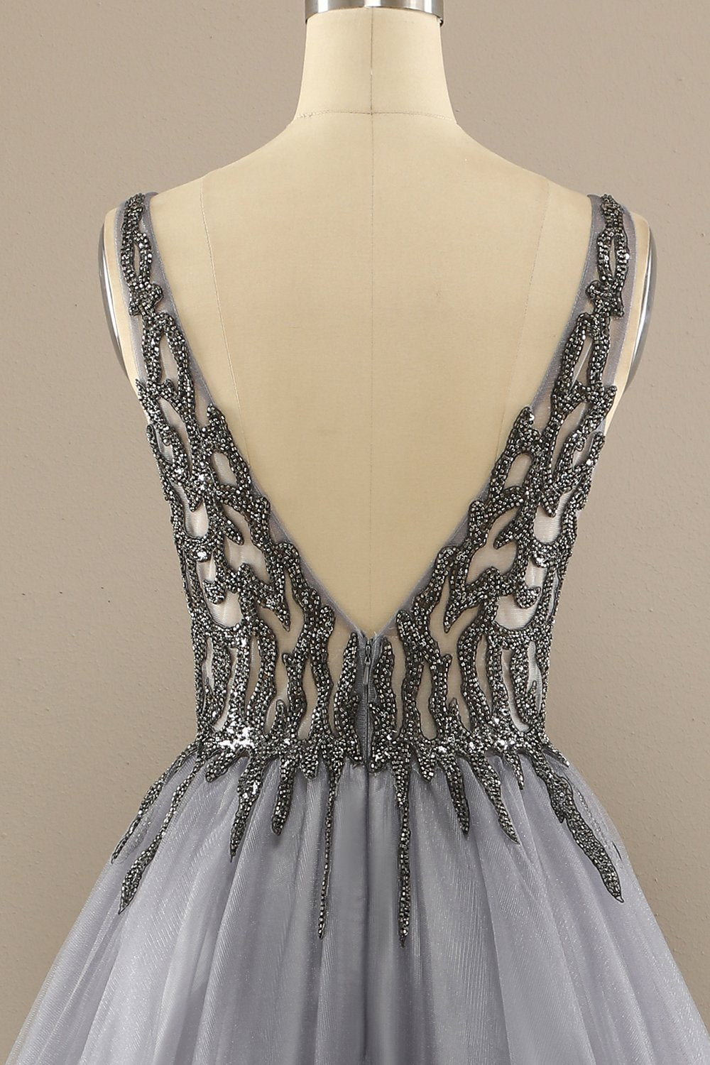 Gris V manches longues col perlé robe de bal