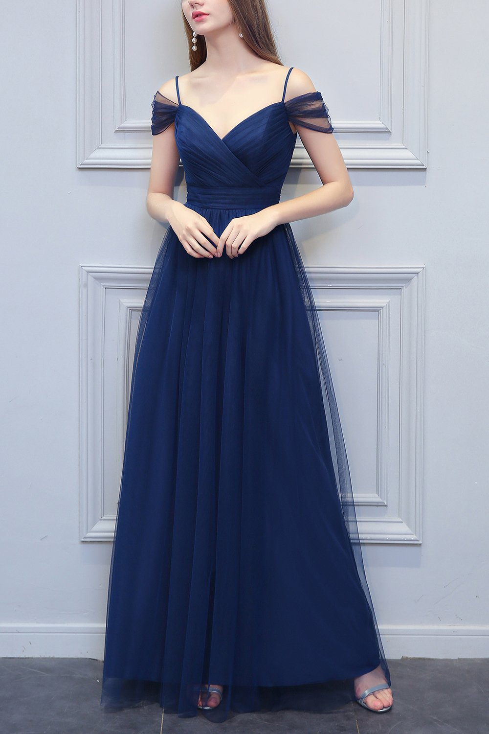 Une ligne longue Tulle robe de demoiselle d'honneur encolure en V