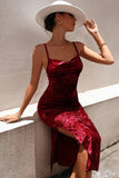 Robe de fête en velours bordeaux avec fente