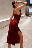 Robe de fête en velours bordeaux avec fente