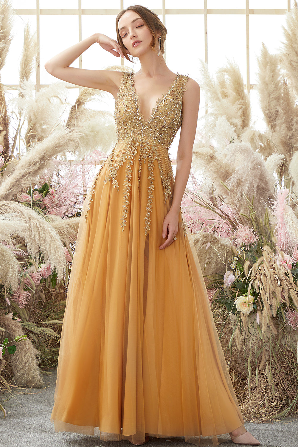 Robe longue à col en V profond avec appliques
