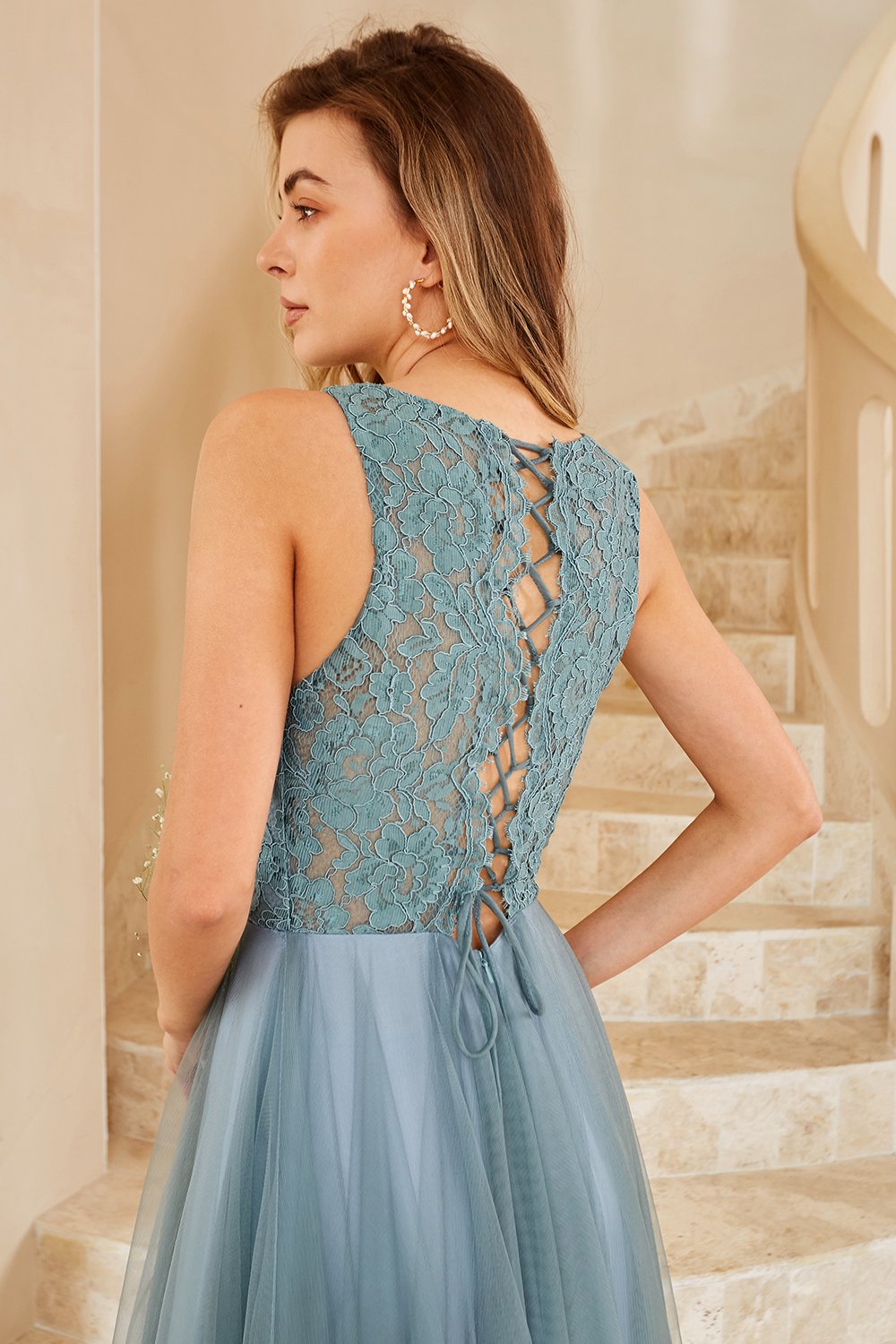 Robe de demoiselle d’honneur en tulle bleu gris avec dentelle