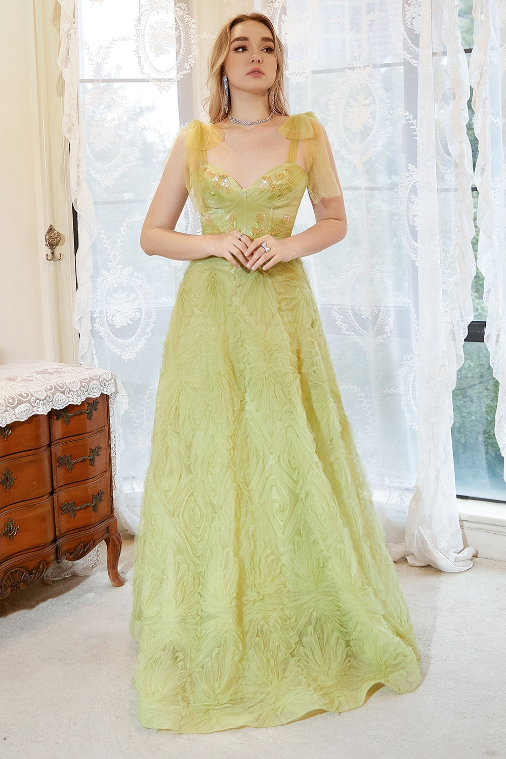 Une ligne Spaghetti Straps Light Green Tulle Plus Taille Robe de bal