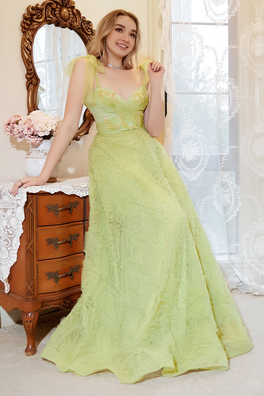 Une ligne Spaghetti Straps Light Green Tulle Plus Taille Robe de bal
