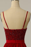 Robe de bal longue bordeaux avec dentelle perlée