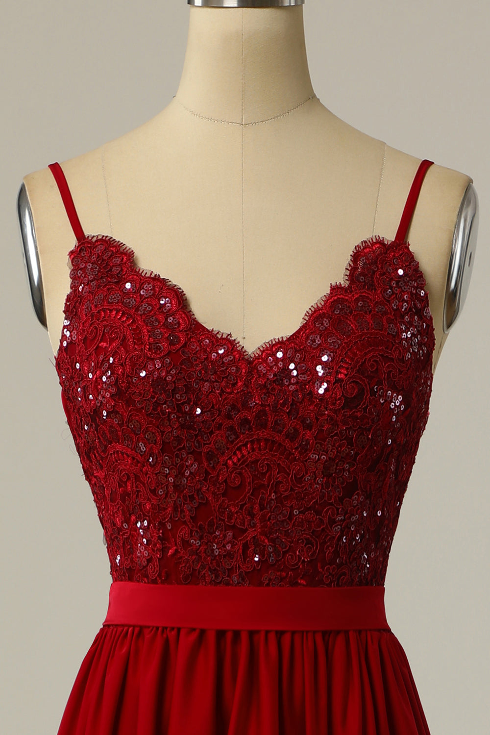 Robe de bal longue bordeaux avec dentelle perlée