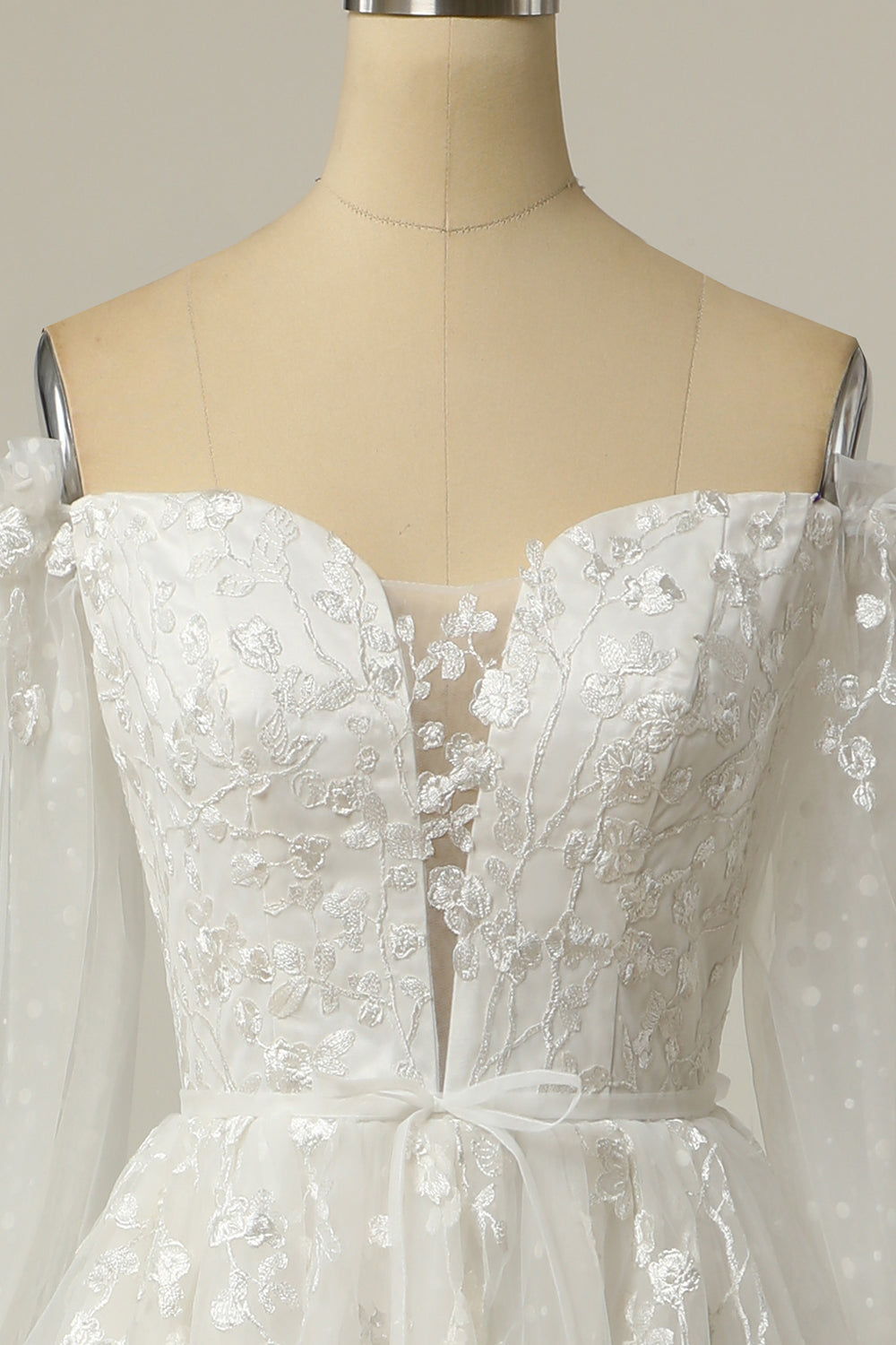 Luxueuse une ligne sur l’épaule Robe de mariée blanche avec appliques