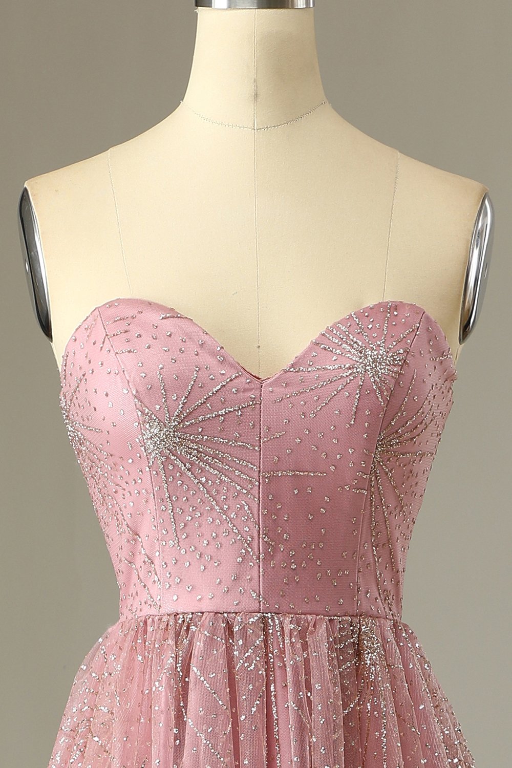 Une ligne Sweetheart Blush Prom Robe avec criss Cross Back