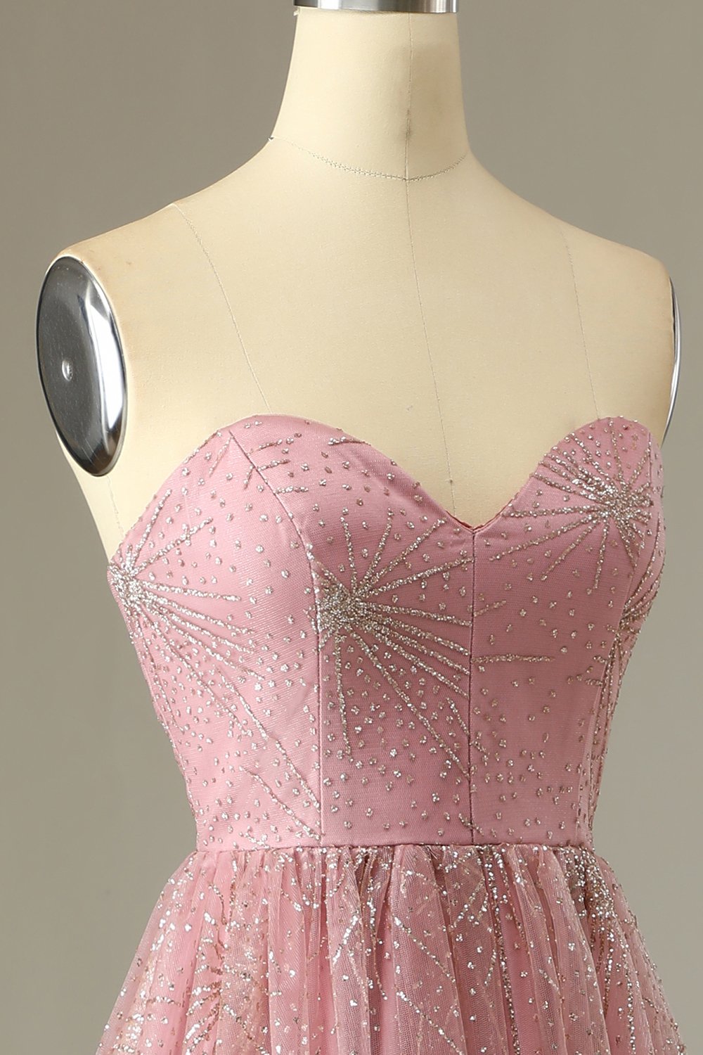 Une ligne Sweetheart Blush Prom Robe avec criss Cross Back