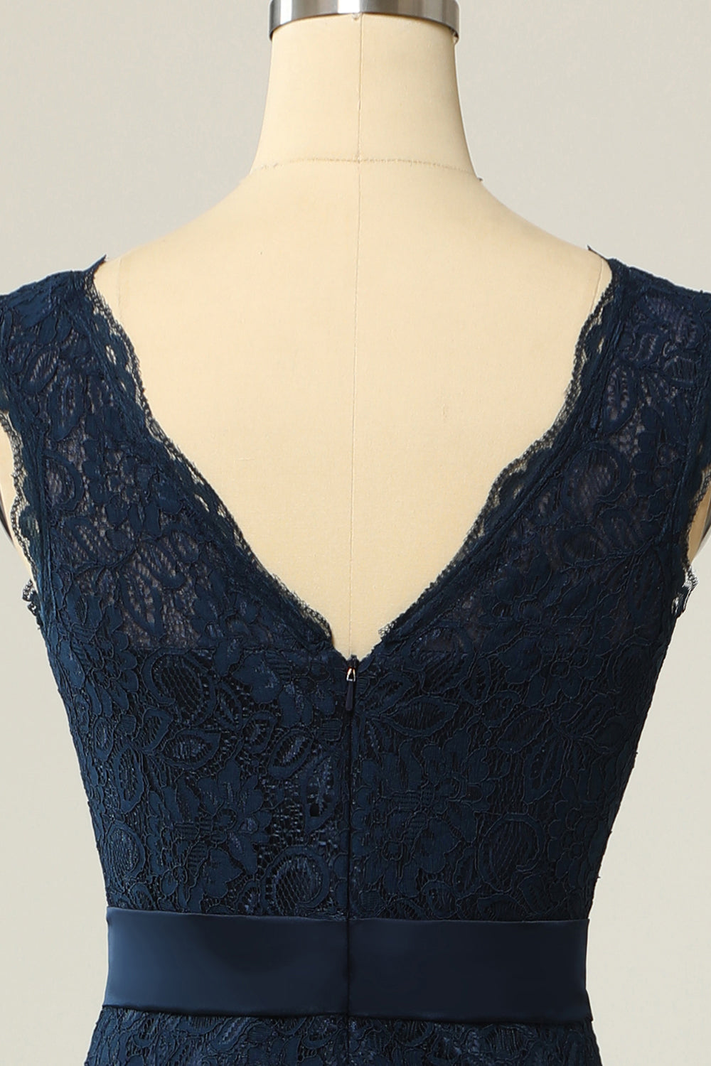 Robe mère fourreau en dentelle marine