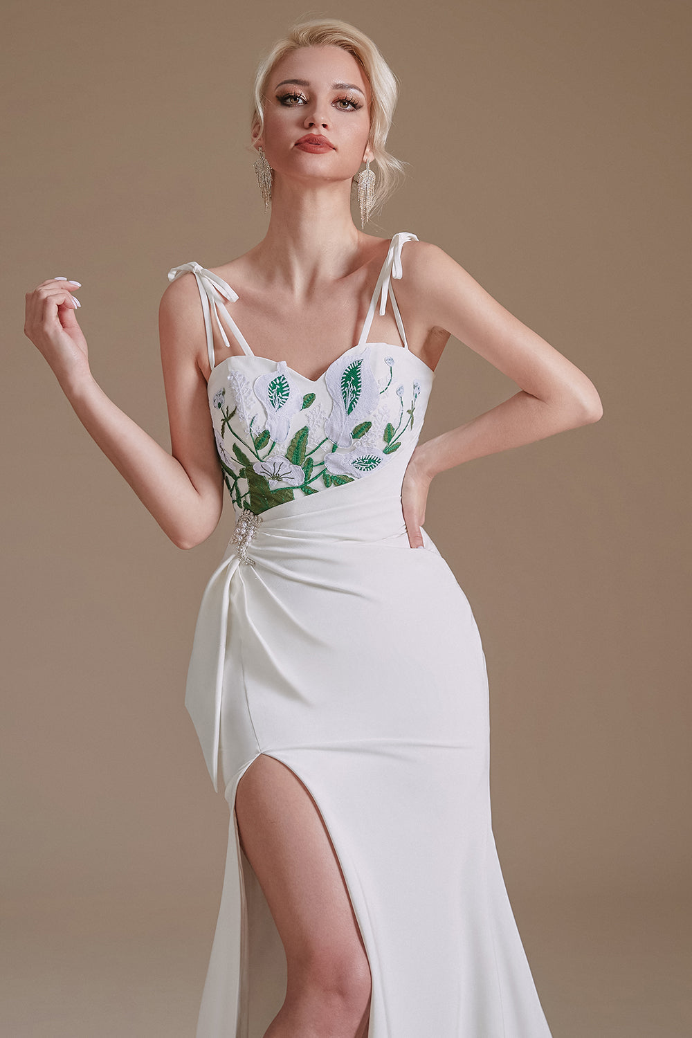White Mermaid Backless Sweep Train Robe de mariée avec appliques