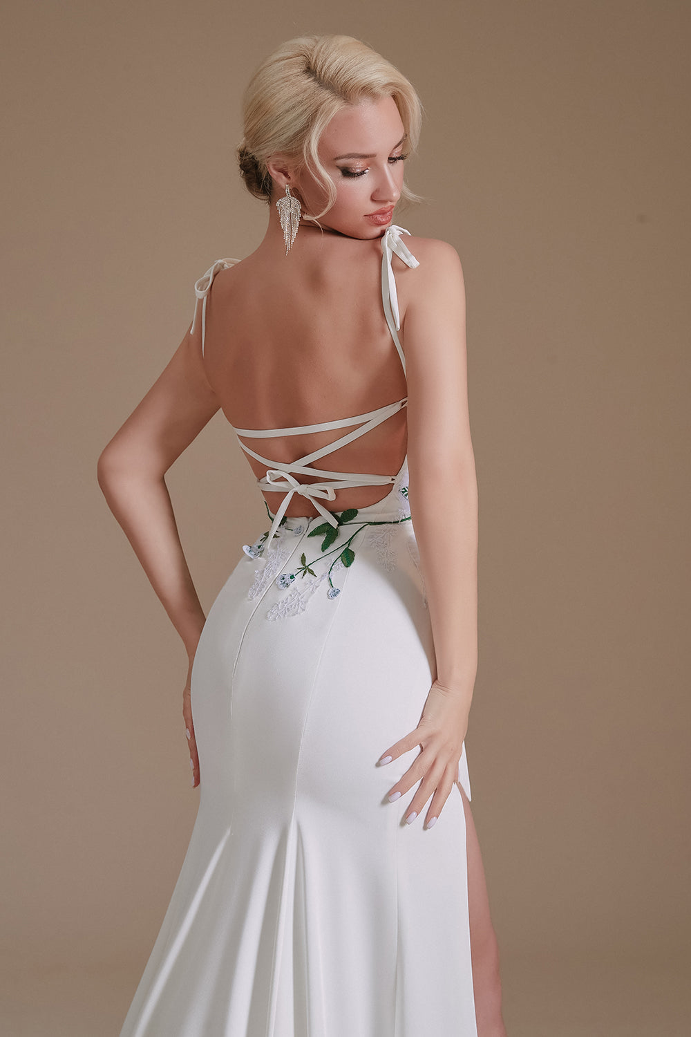 White Mermaid Backless Sweep Train Robe de mariée avec appliques