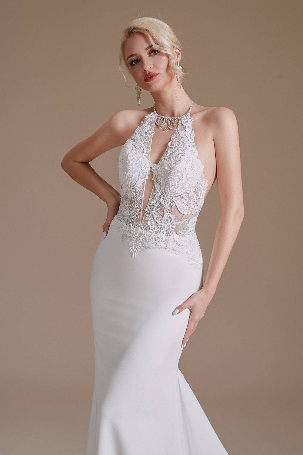 White Mermaid Halter Backless Sweep Train Robe de mariée avec dentelle