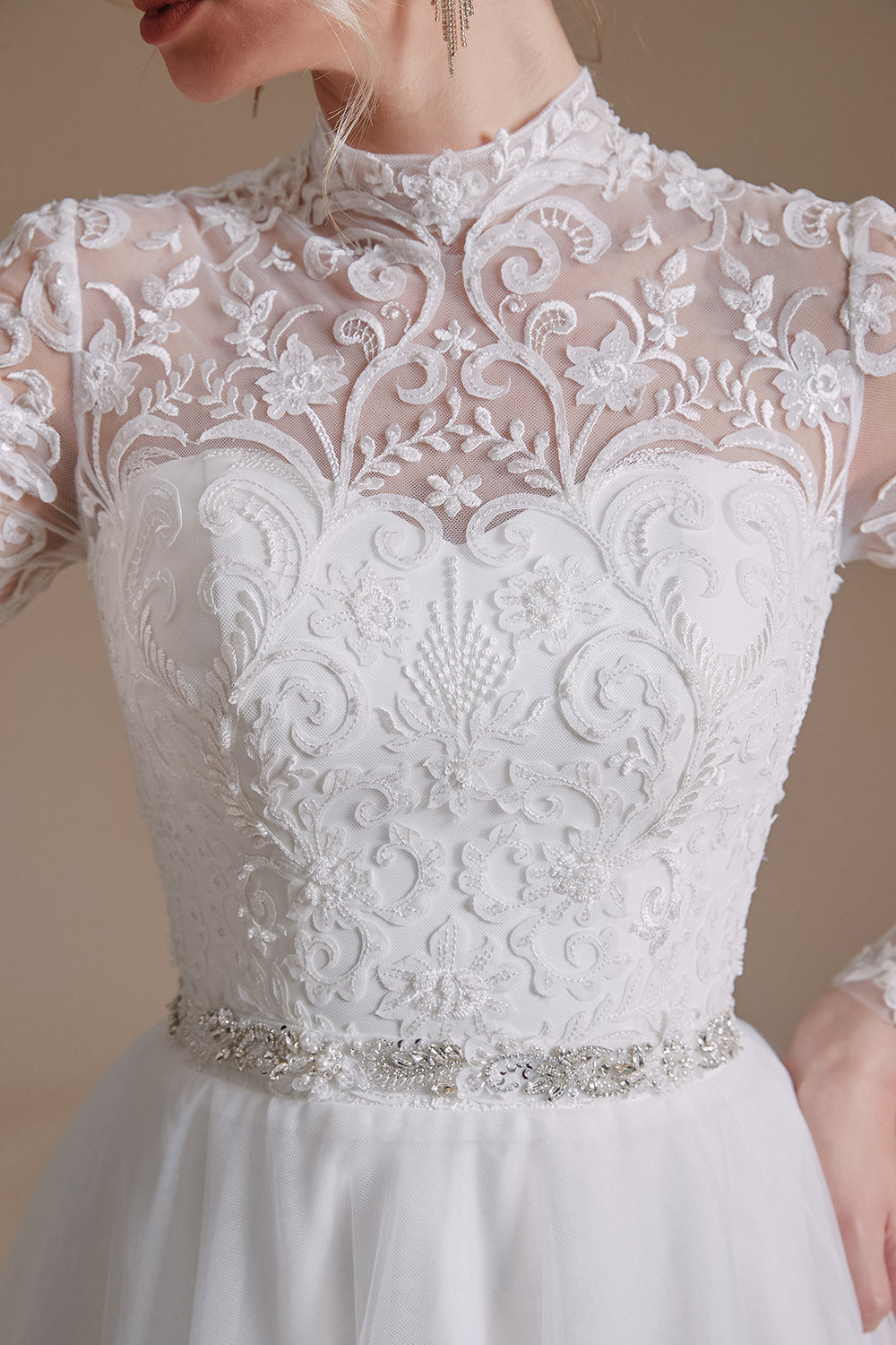Blanc A-Line Col Haut Manches Manches Longues Robe de Mariée avec Dentelle