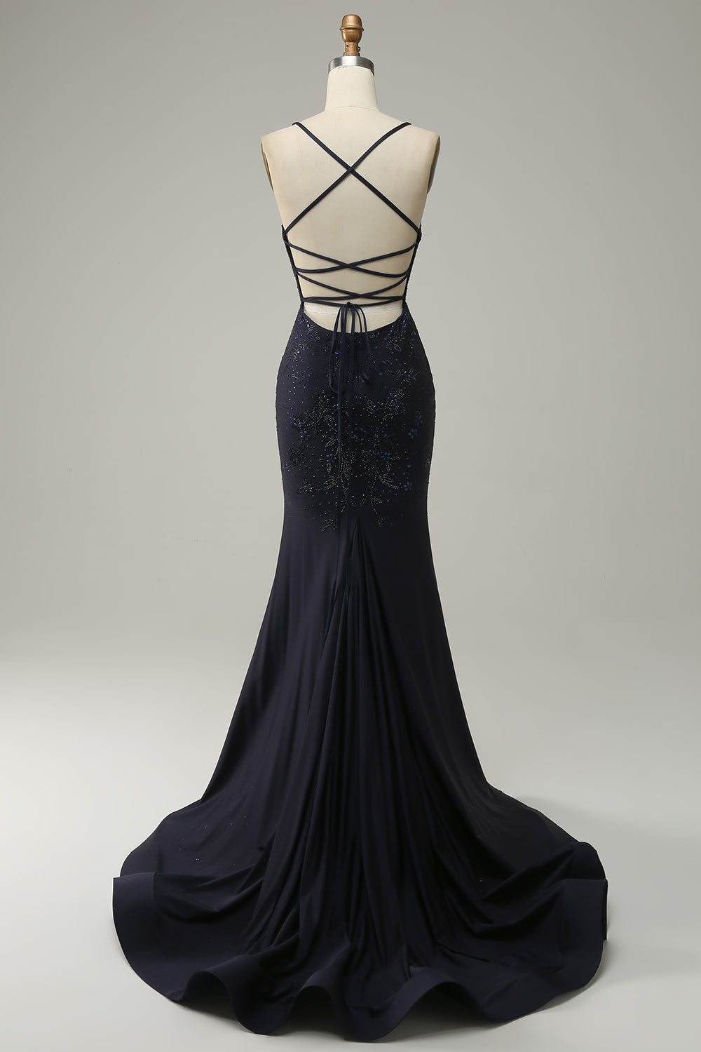 Robe de soirée bleu marine sans bretelles avec décolleté en cœur et perles